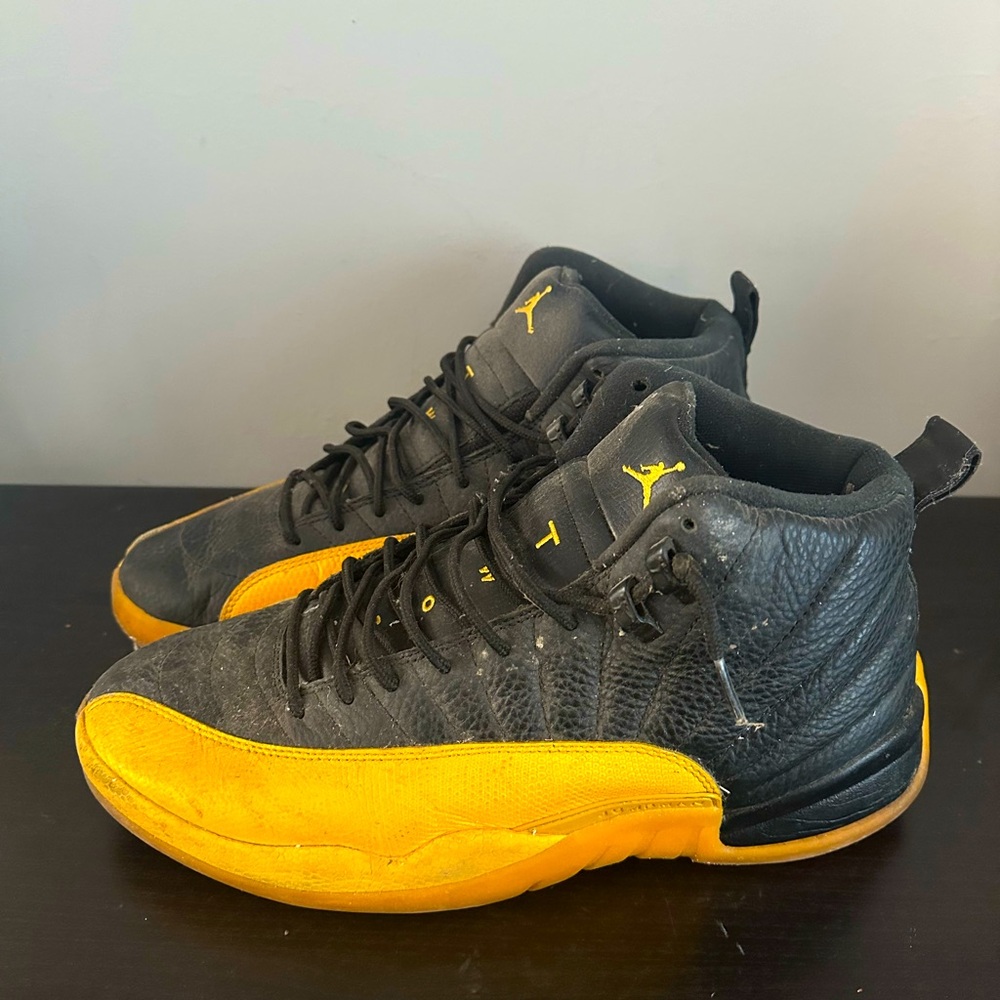 AIR JORDAN mens Men's Jordan Retro 12 "University Gold"